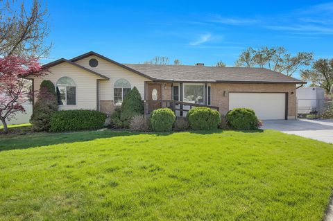 Photo of 1316 S 150 E, Kaysville, UT 84037 (MLS # 2148092)