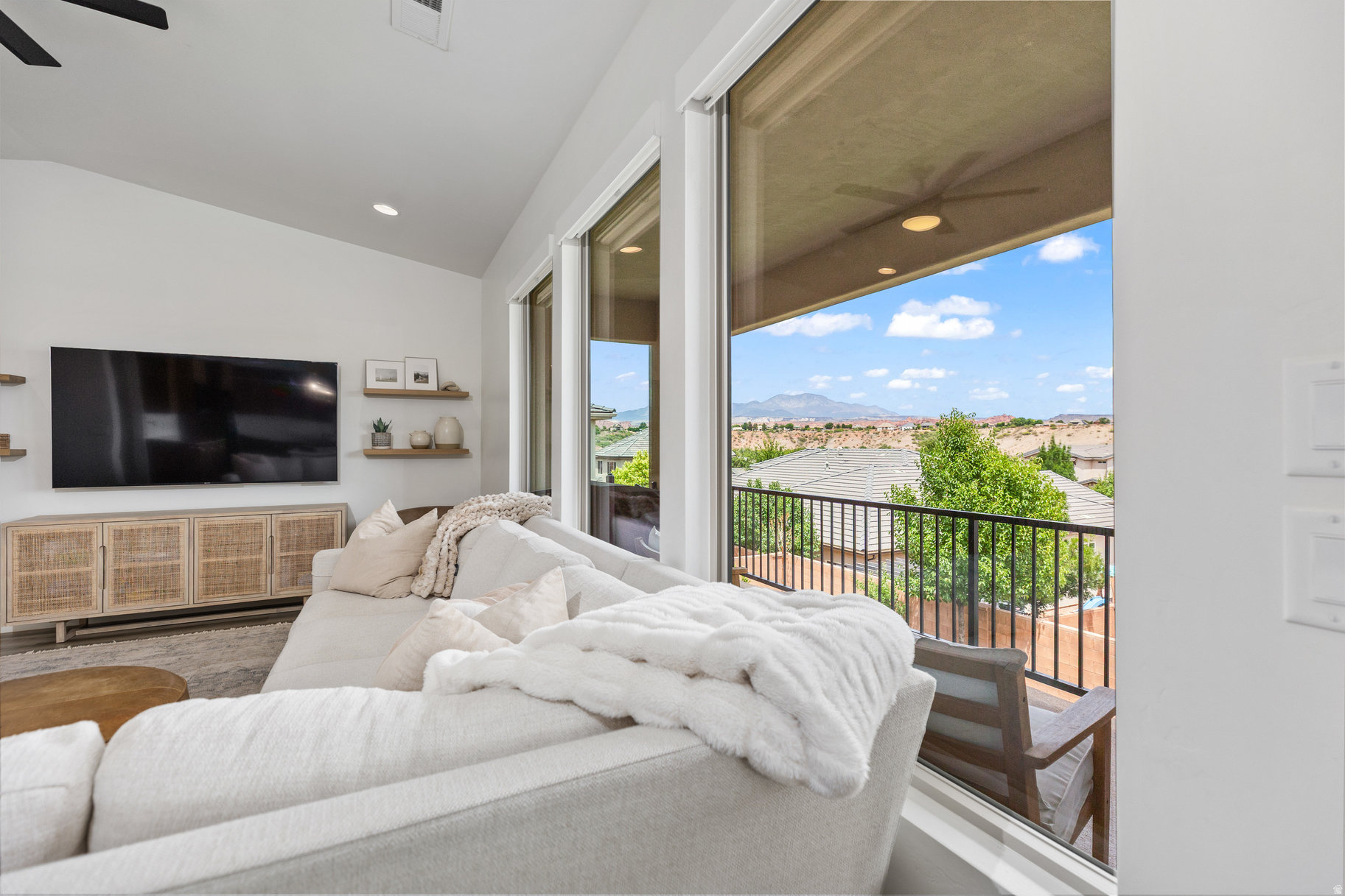 HILLS AT SANTA CLARA 1A - Residential