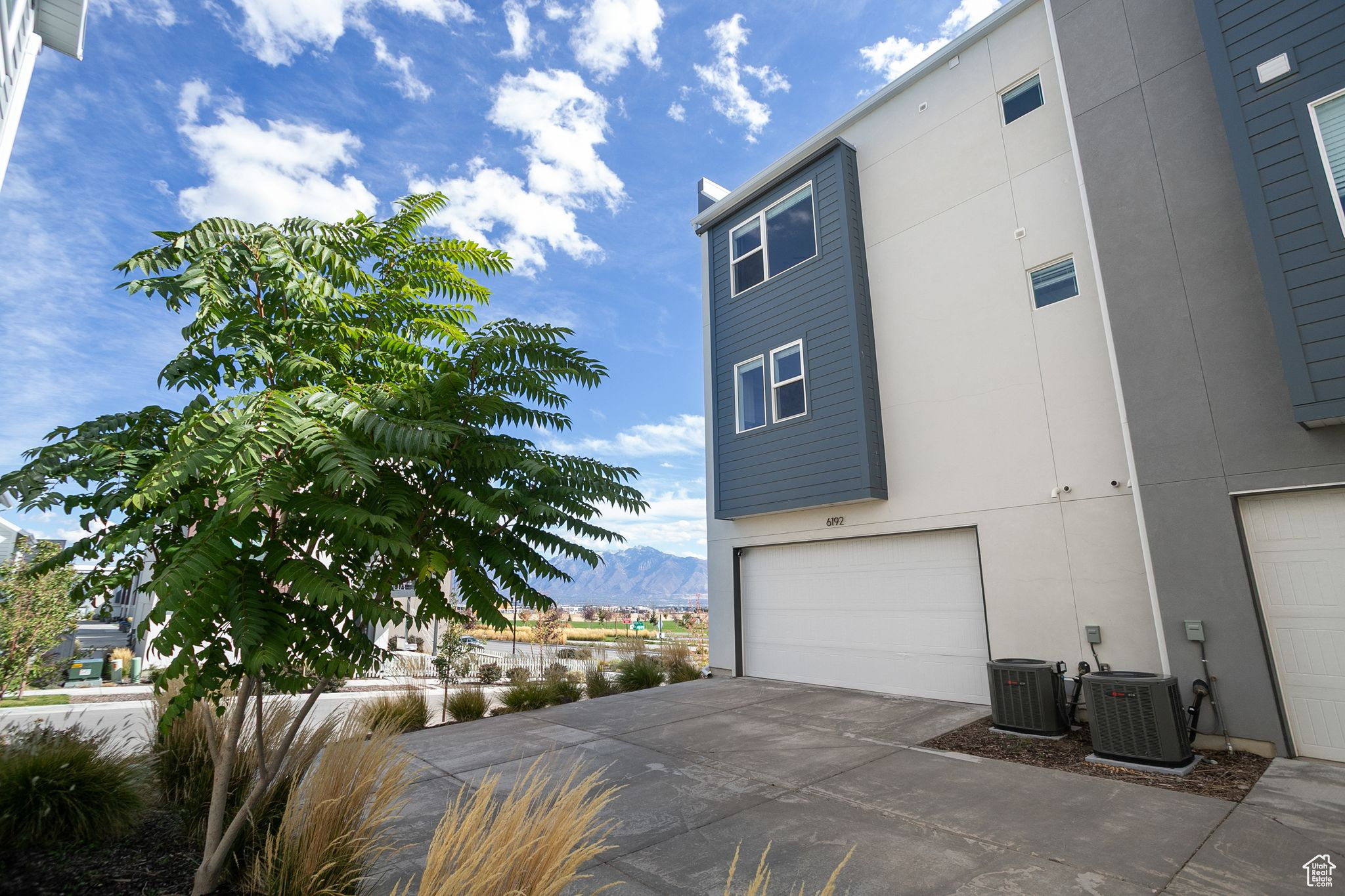 DAYBREAK VILLAGE 8 PLAT 9 - Residential