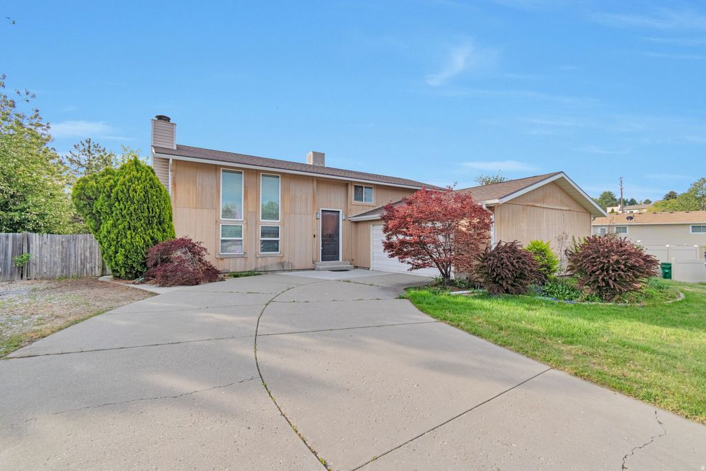 Photo of 1764 E RONDELLE CIR, Sandy, UT 84093 (MLS # 2153082)