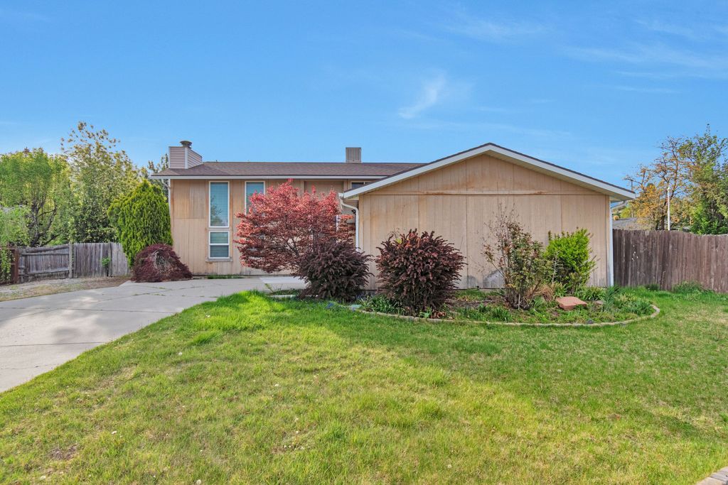Photo of 1764 E RONDELLE CIR, Sandy, UT 84093 (MLS # 2153082)