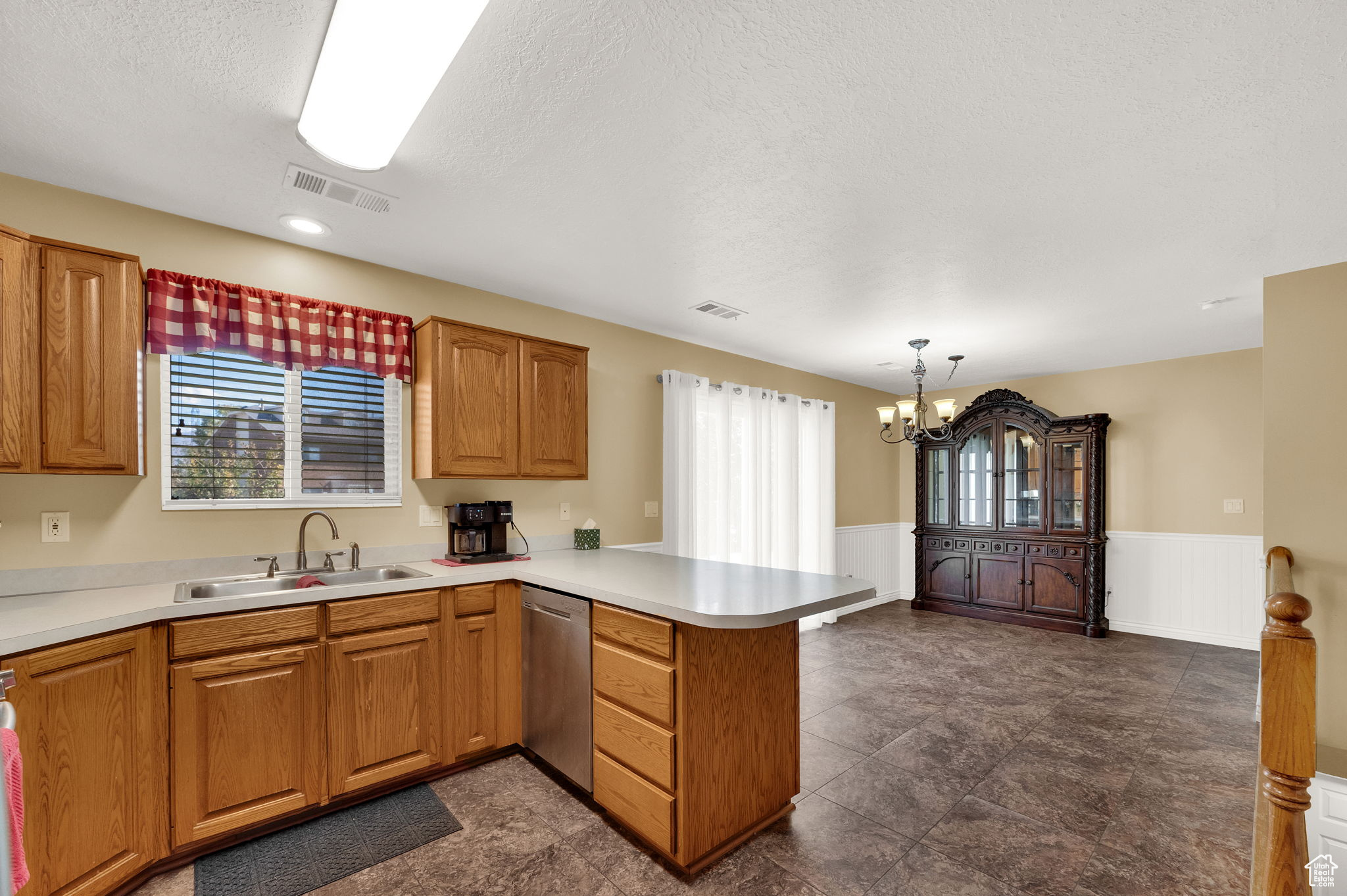 OAKCREST ESTATES - Residential