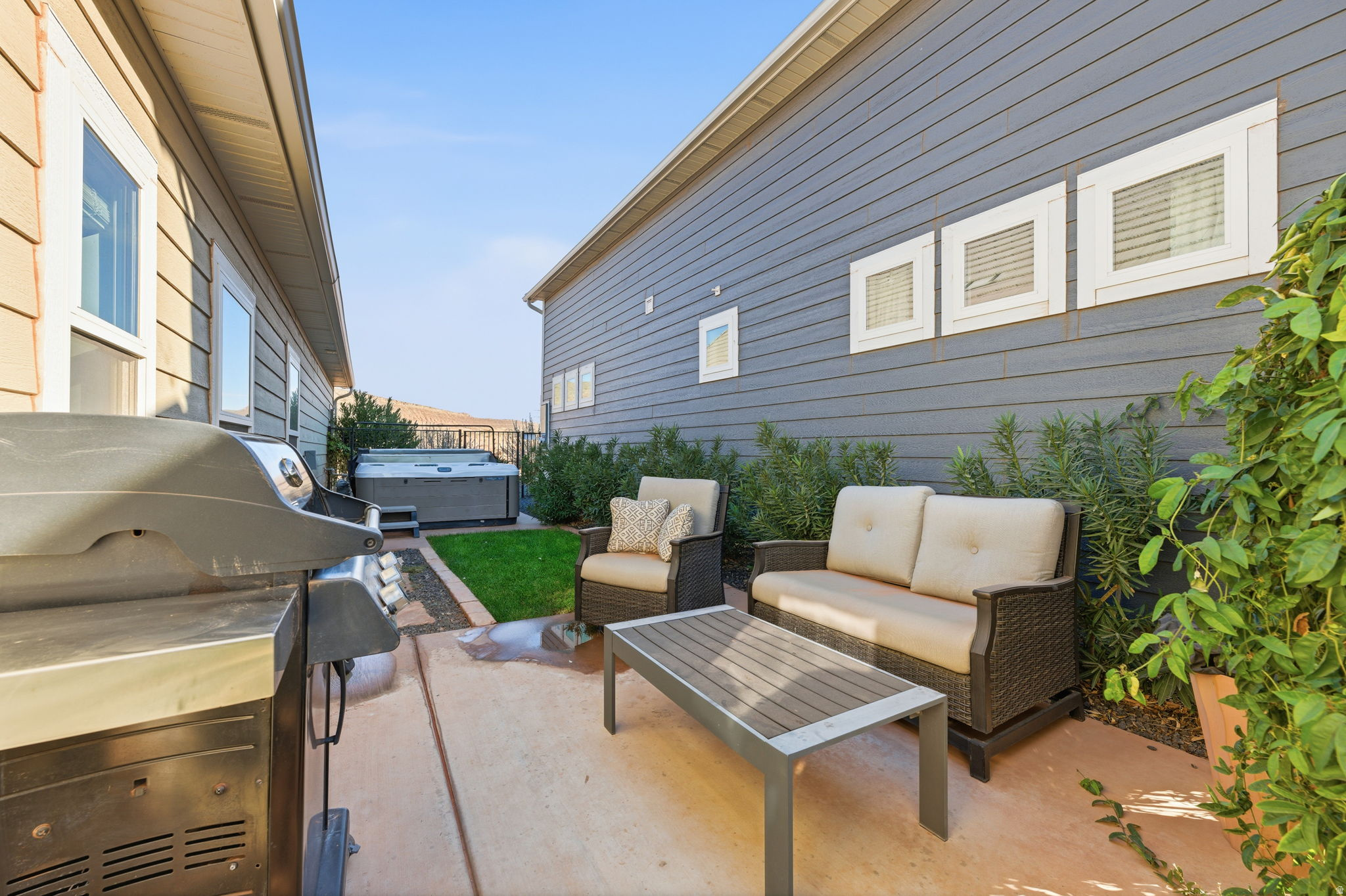 COTTAGES AT THE VILLAGE AT STUCKI FARMS - Residential
