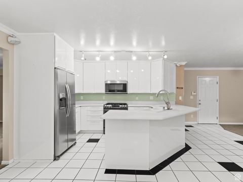 Tiny photo for 718 E 200 S, Bountiful, UT 84010 (MLS # 2117982)