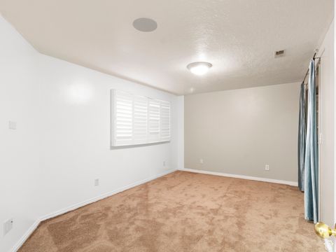 Tiny photo for 718 E 200 S, Bountiful, UT 84010 (MLS # 2117982)