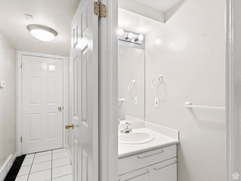 Tiny photo for 718 E 200 S, Bountiful, UT 84010 (MLS # 2117982)