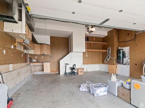 Tiny photo for 718 E 200 S, Bountiful, UT 84010 (MLS # 2117982)