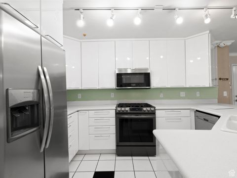 Tiny photo for 718 E 200 S, Bountiful, UT 84010 (MLS # 2117982)