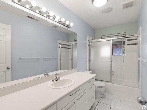 Tiny photo for 718 E 200 S, Bountiful, UT 84010 (MLS # 2117982)