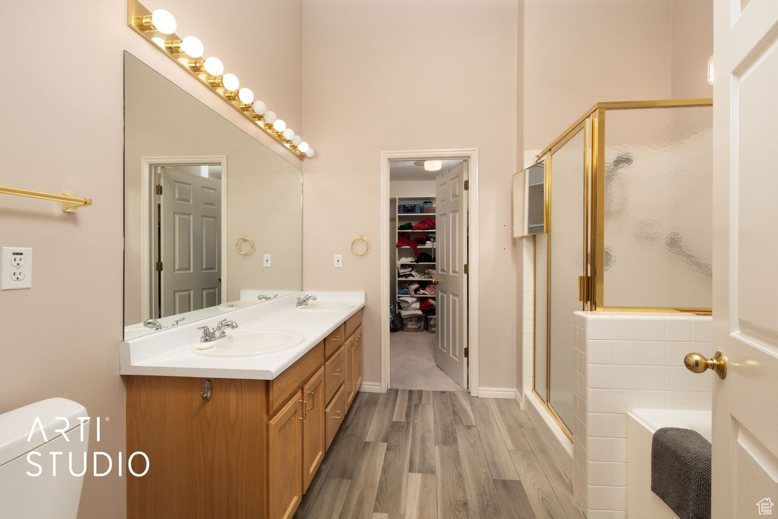 COUNTRY CORNER CONDO - Residential