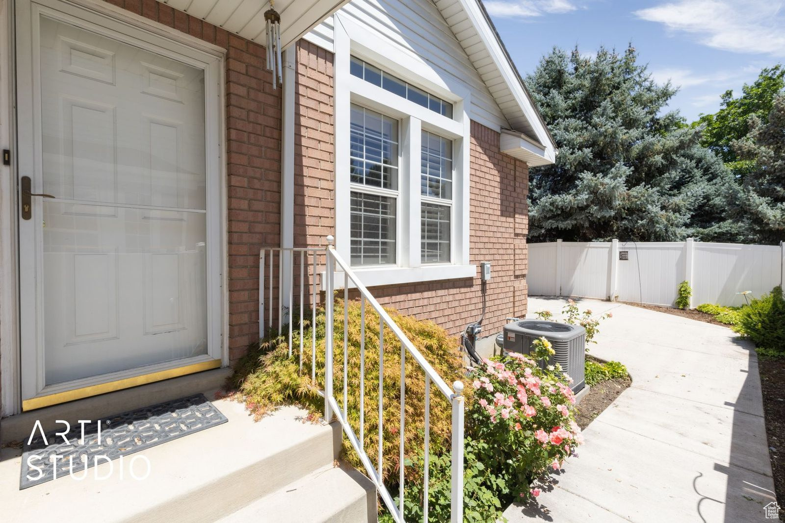 COUNTRY CORNER CONDO - Residential