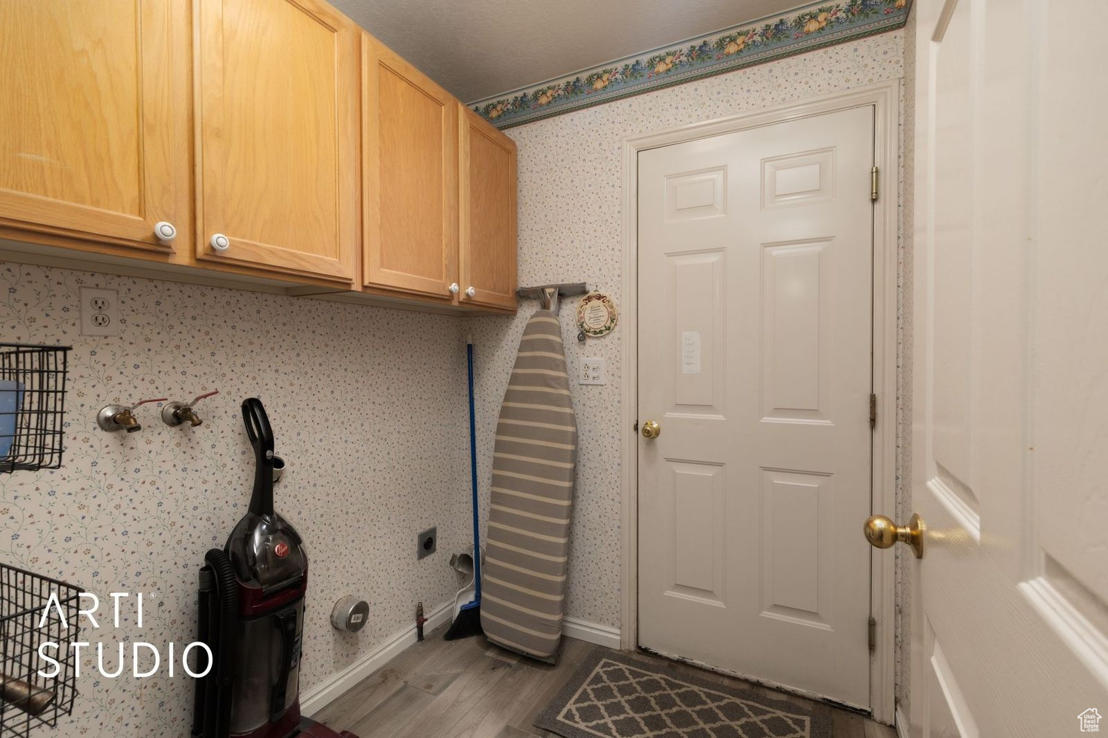 COUNTRY CORNER CONDO - Residential