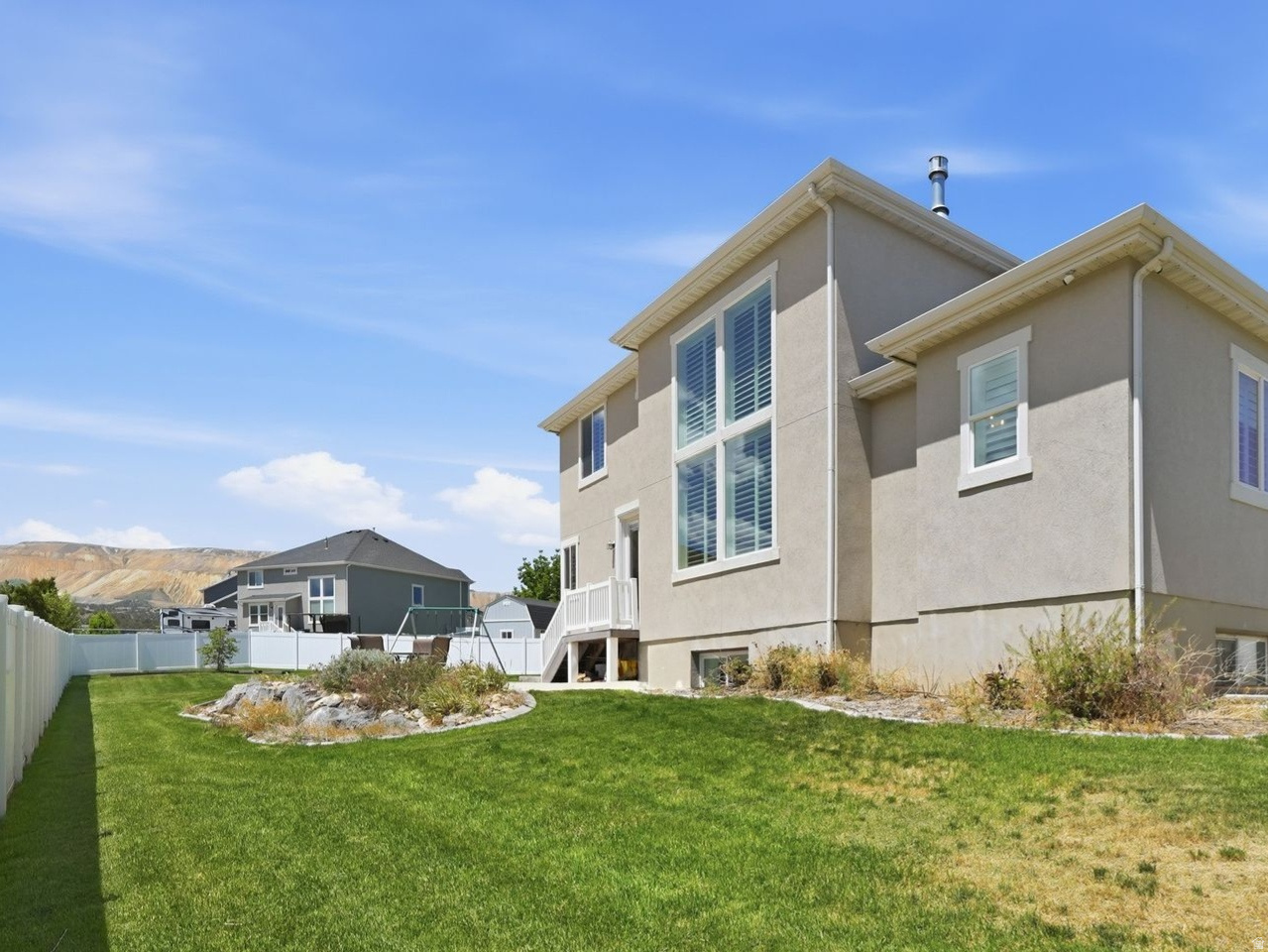 MUSTANG MEADOWS - Residential