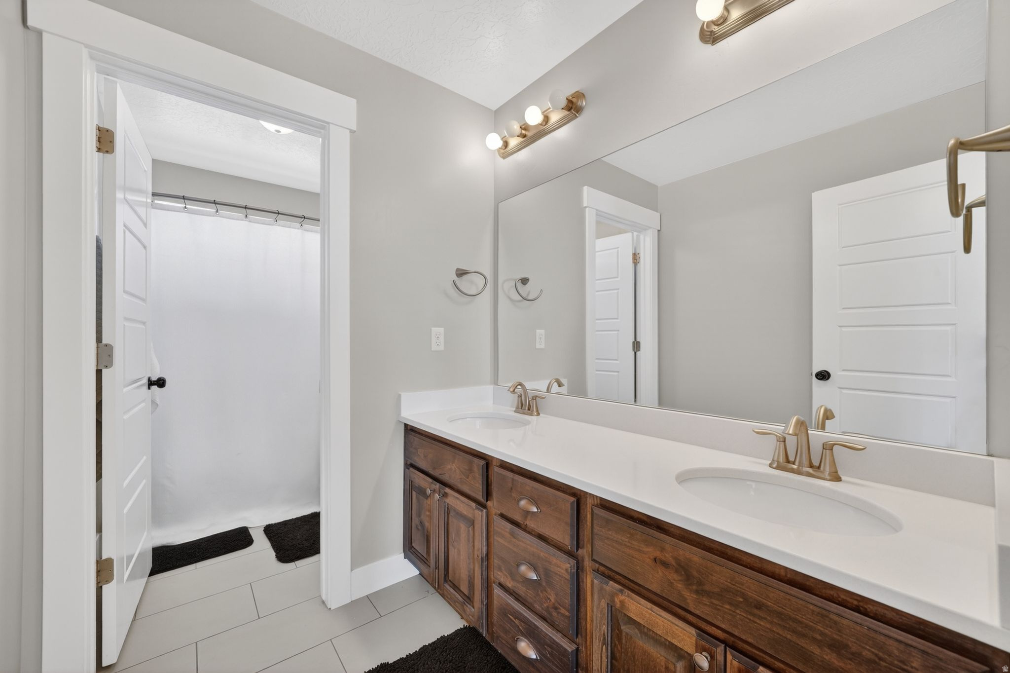 MUSTANG MEADOWS - Residential