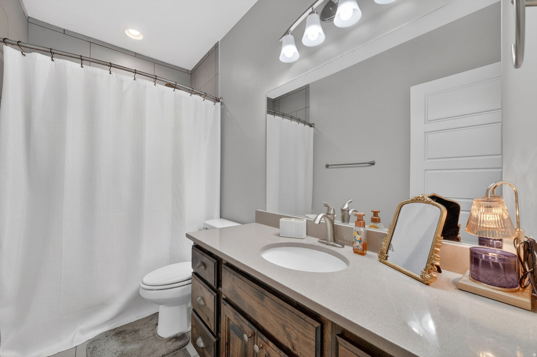 MUSTANG MEADOWS - Residential
