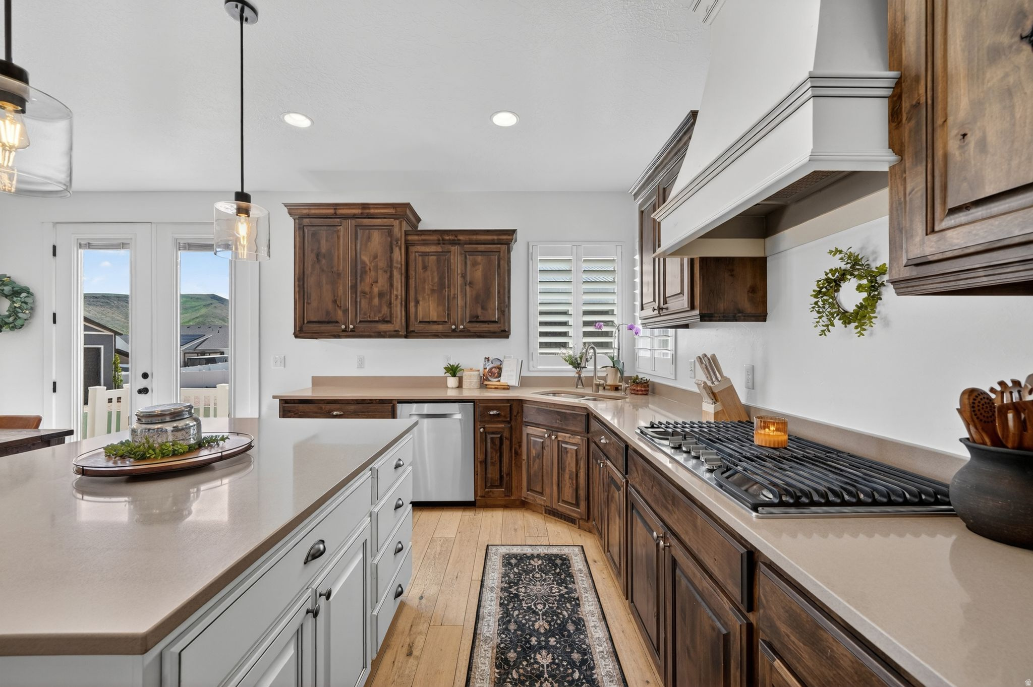 MUSTANG MEADOWS - Residential