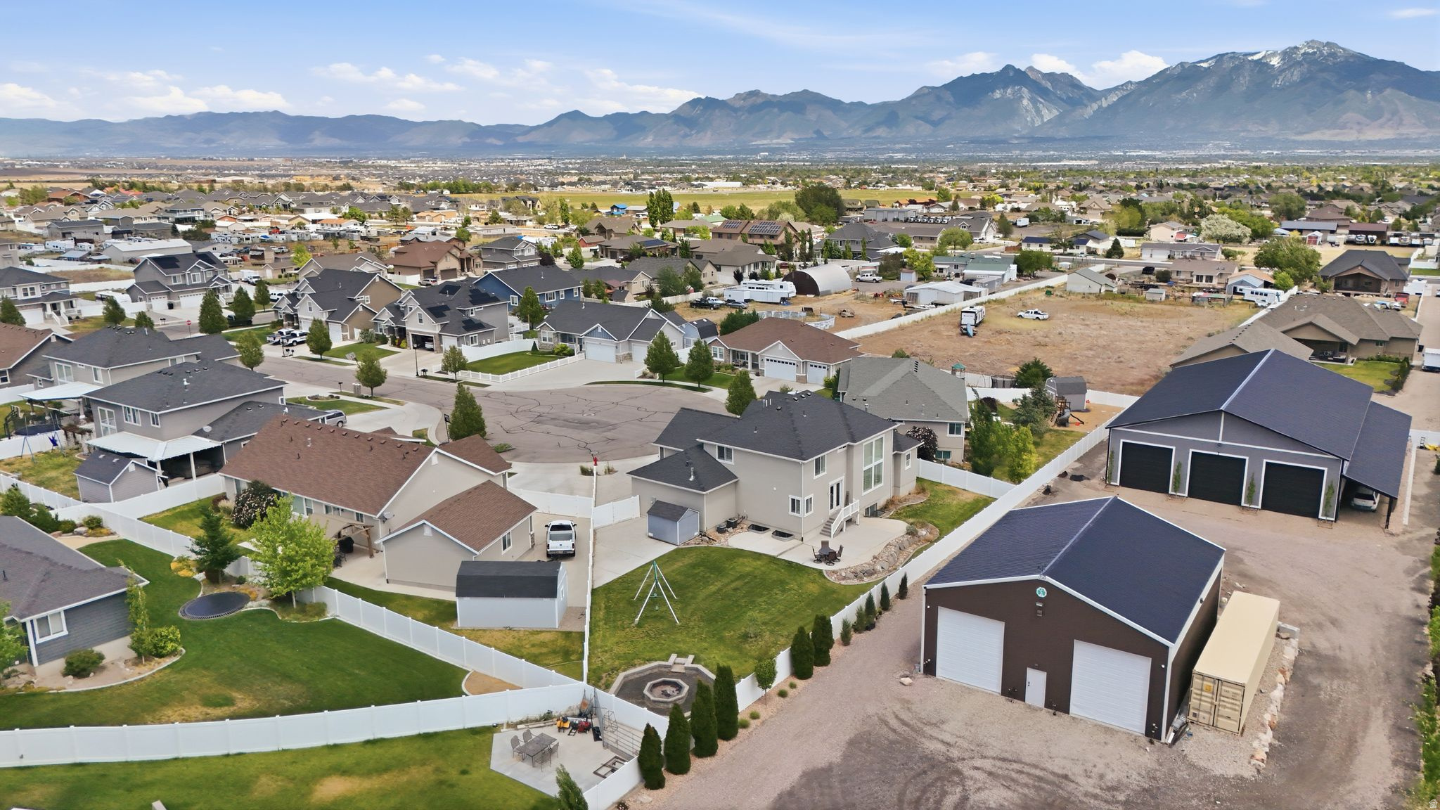 MUSTANG MEADOWS - Residential