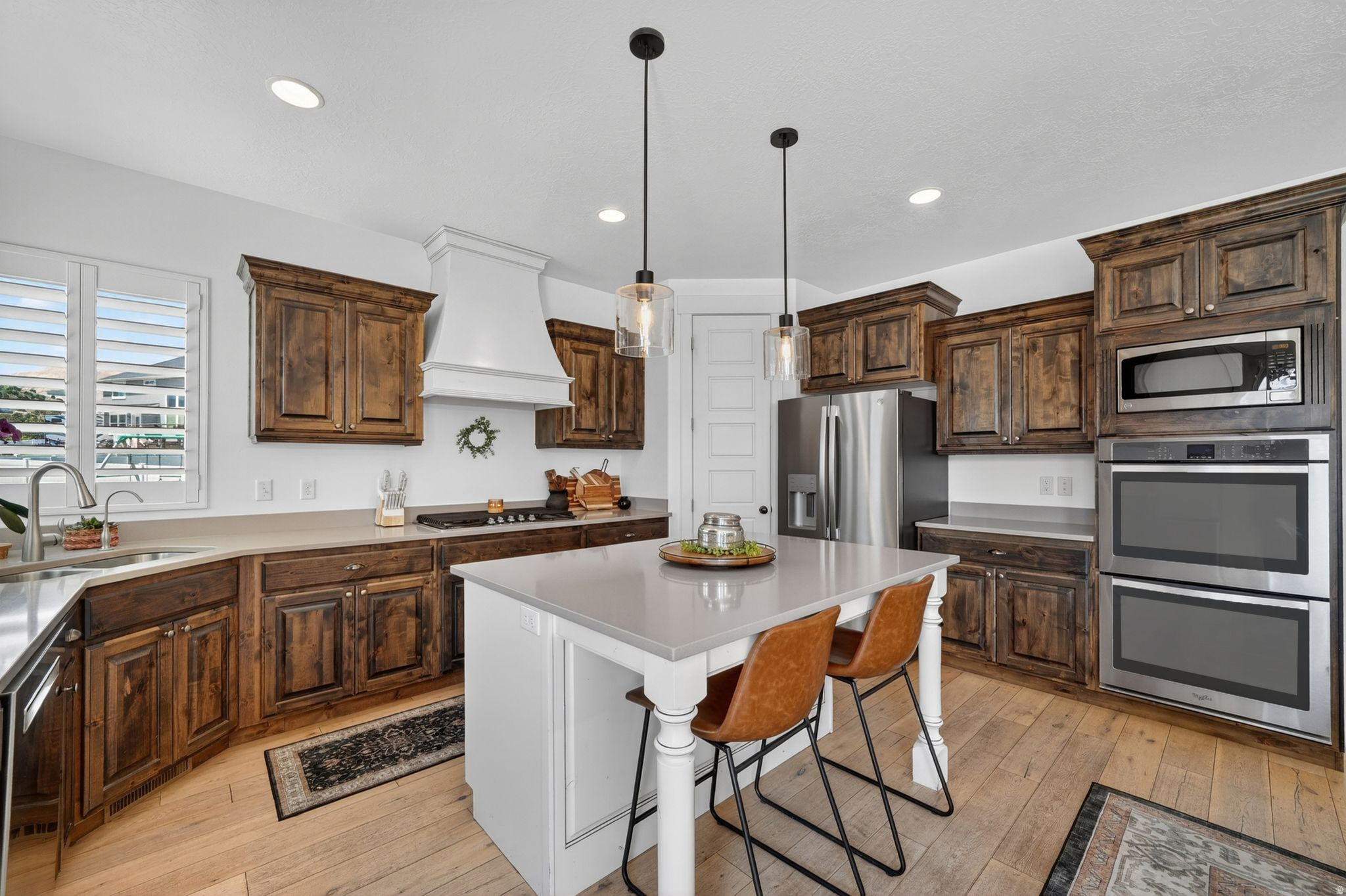 MUSTANG MEADOWS - Residential