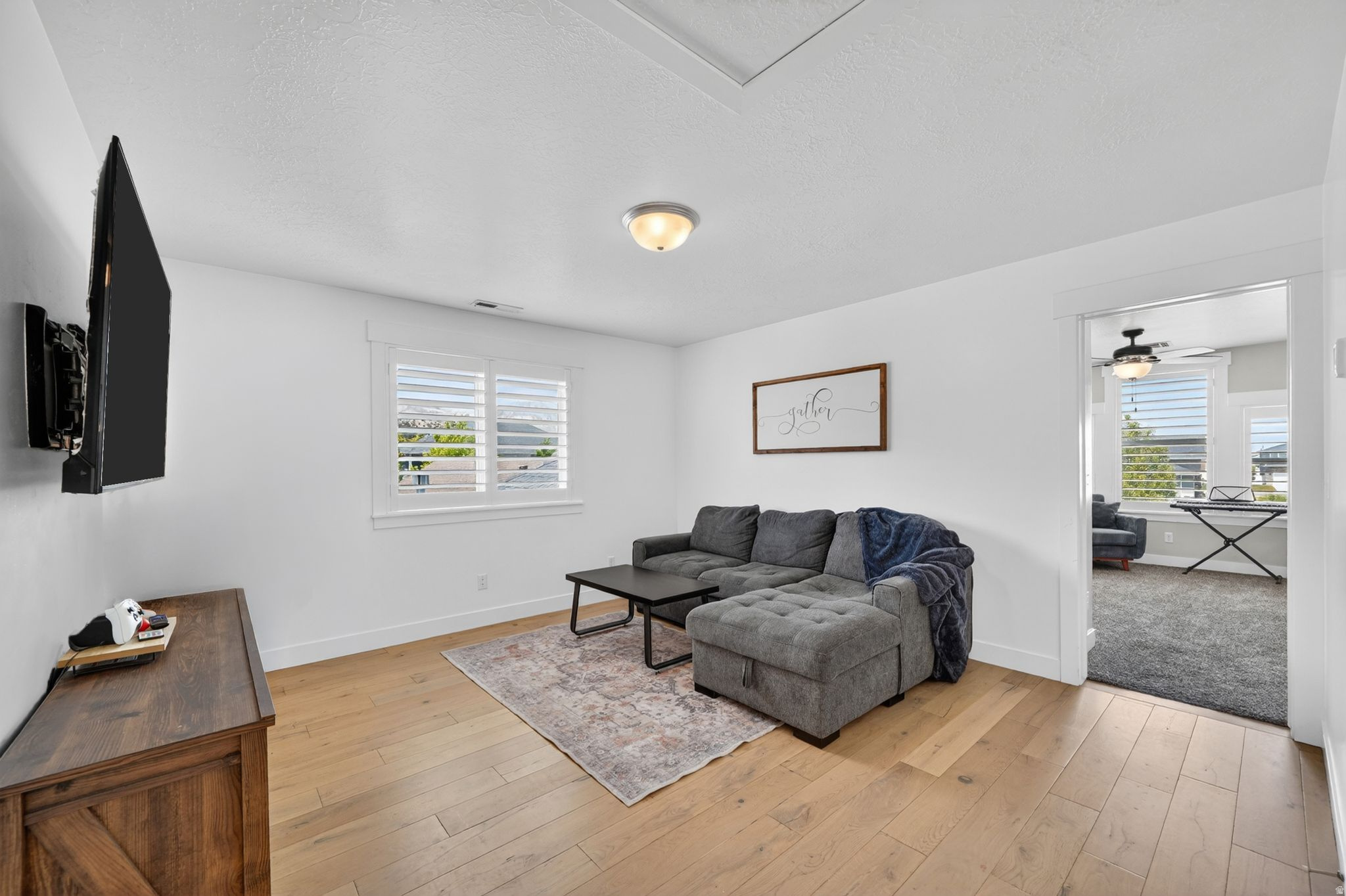 MUSTANG MEADOWS - Residential