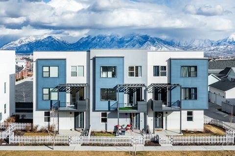 Photo of 11661 S SKYWARD RD W, South Jordan, UT 84009 (MLS # 2139074)