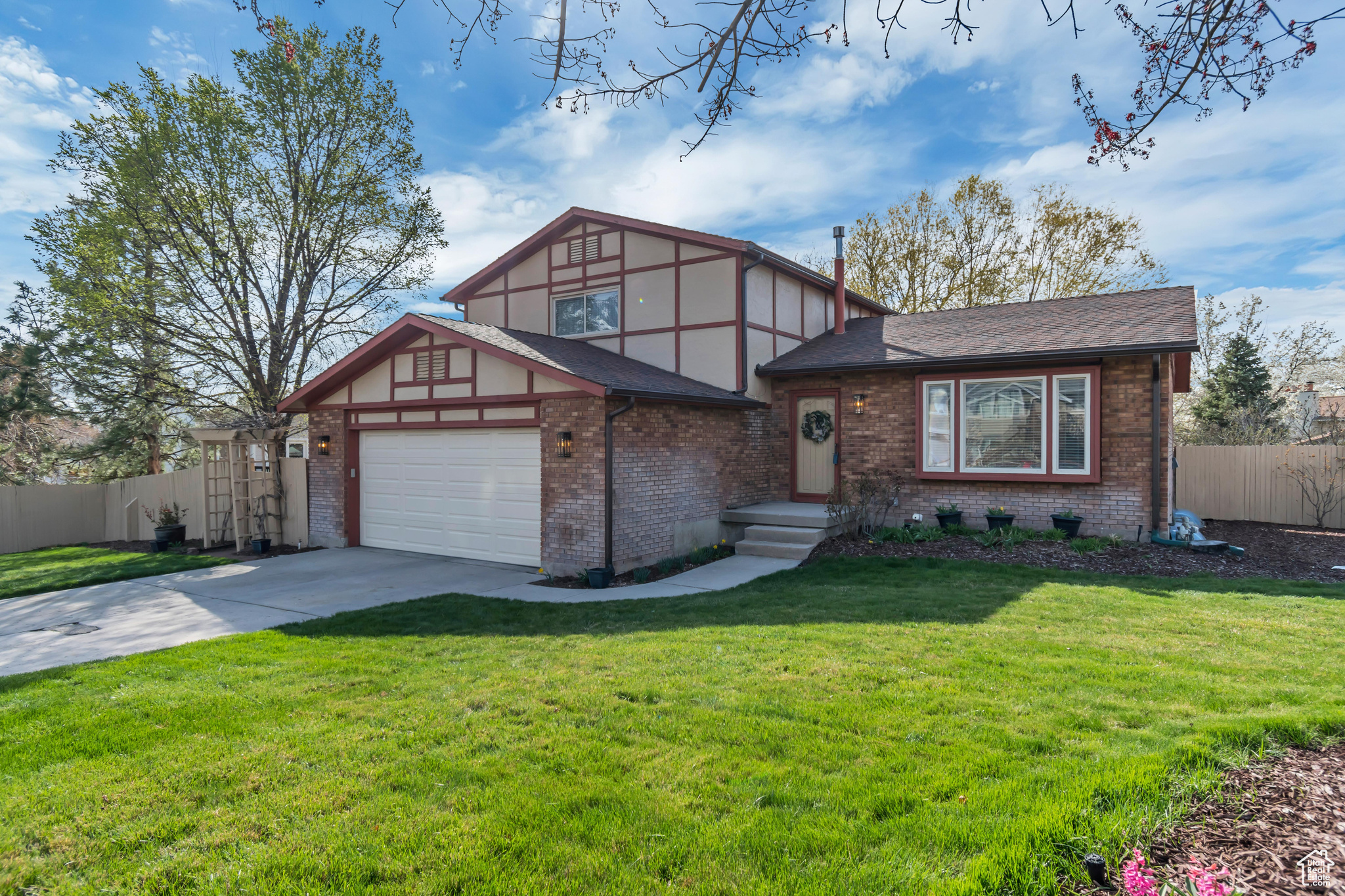 9156 S Chickadee Cir, Sandy, Utah image 1