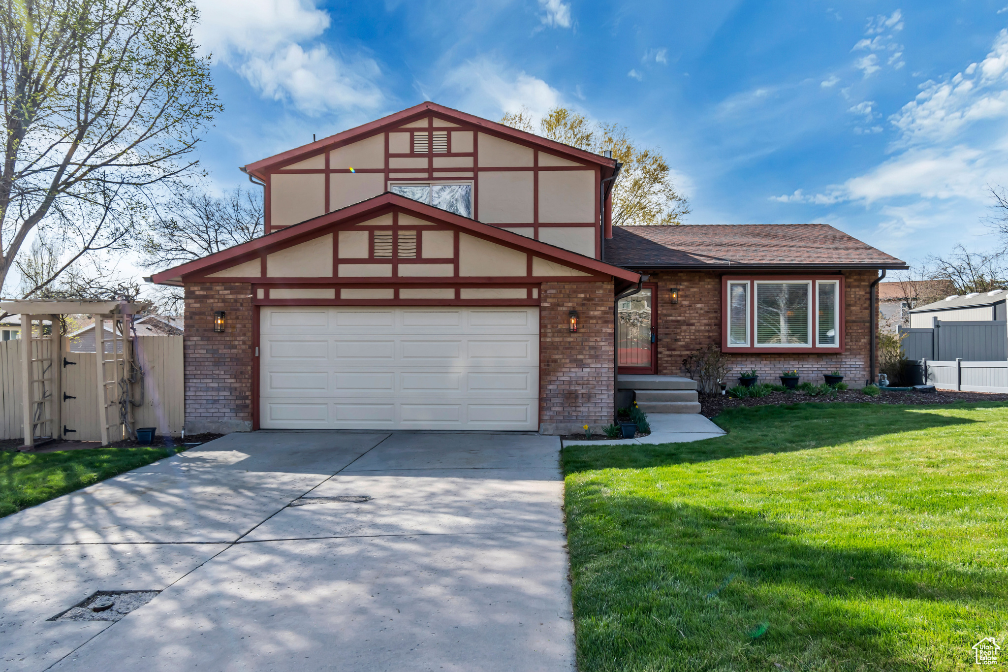 9156 S Chickadee Cir, Sandy, Utah image 2