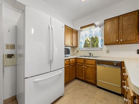 Tiny photo for 918 E 2850 N, North Ogden, UT 84414 (MLS # 2113053)