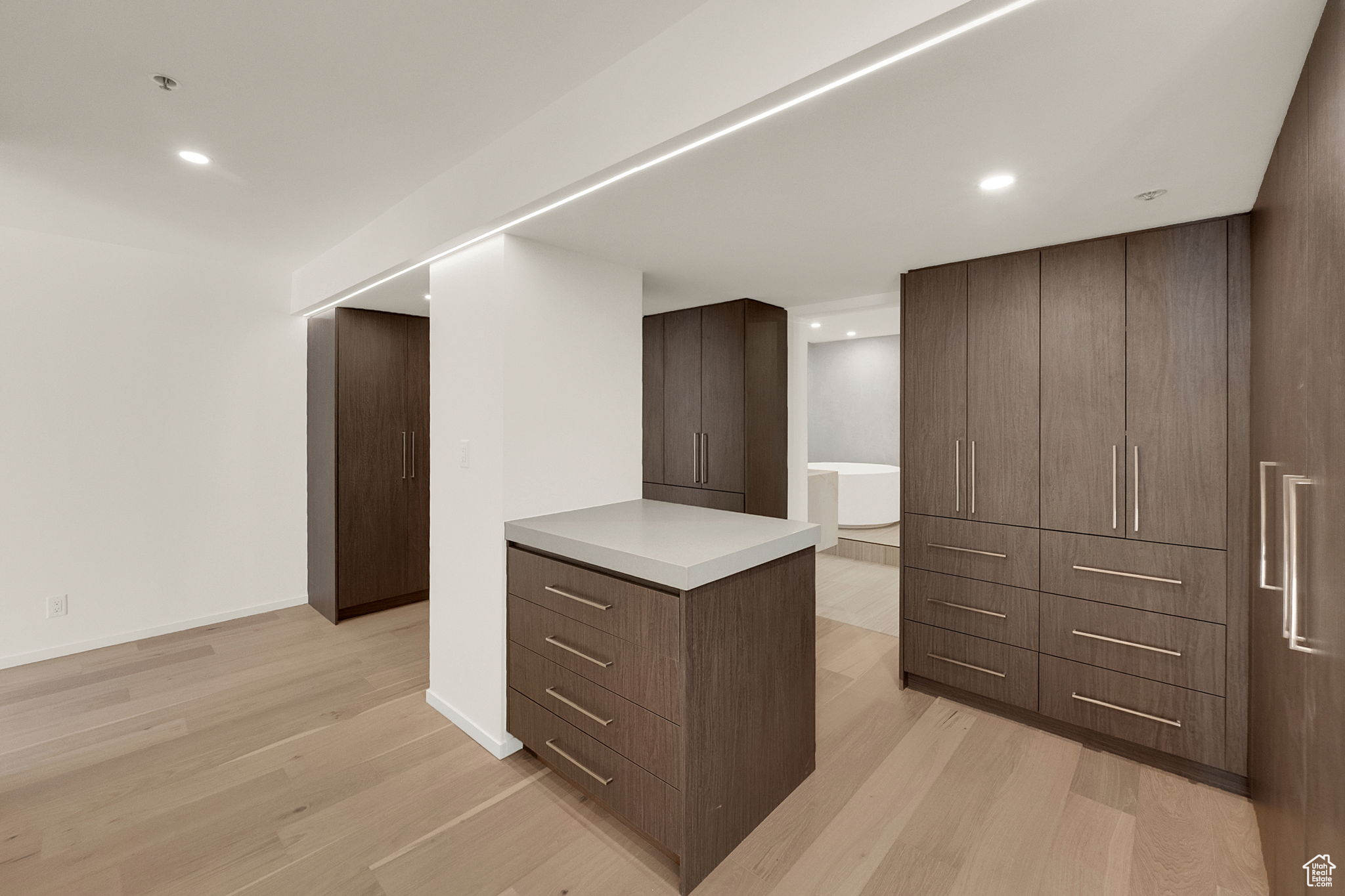 AMERICAN TOWERS - Residential