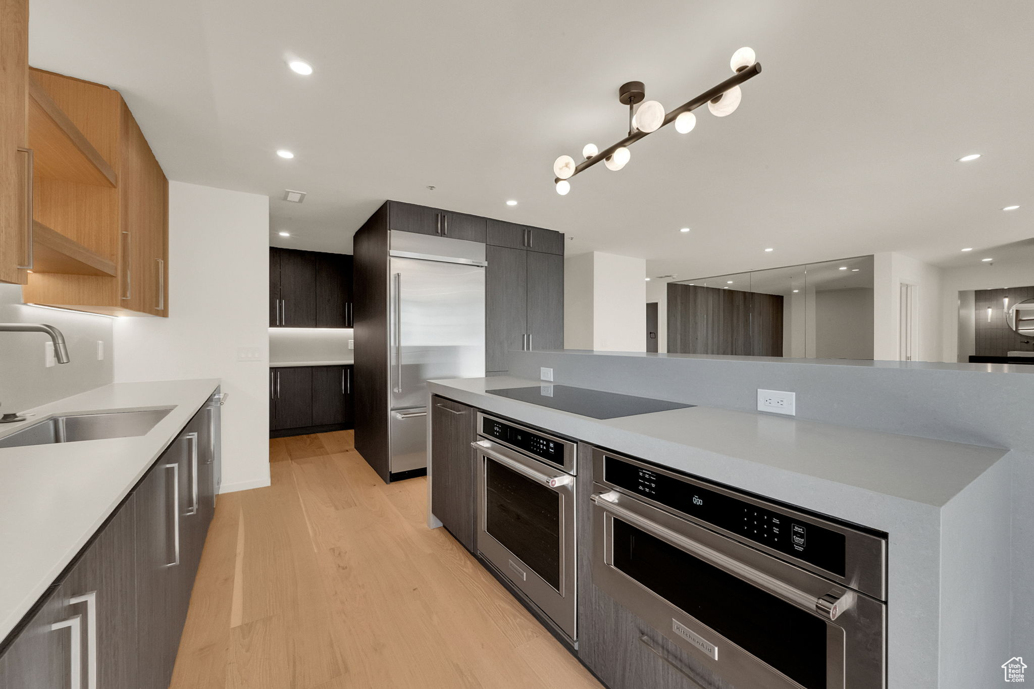 AMERICAN TOWERS - Residential