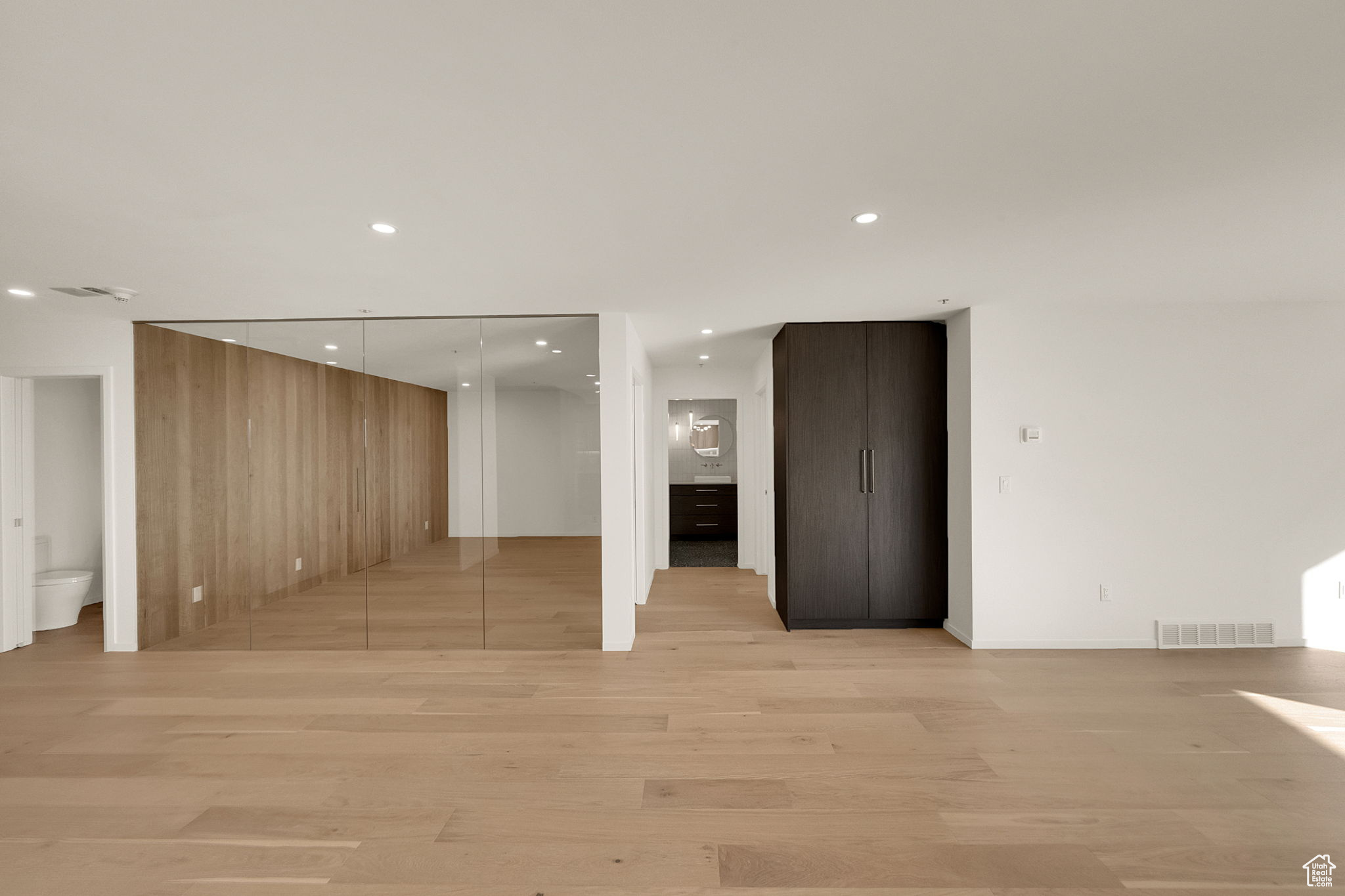 AMERICAN TOWERS - Residential