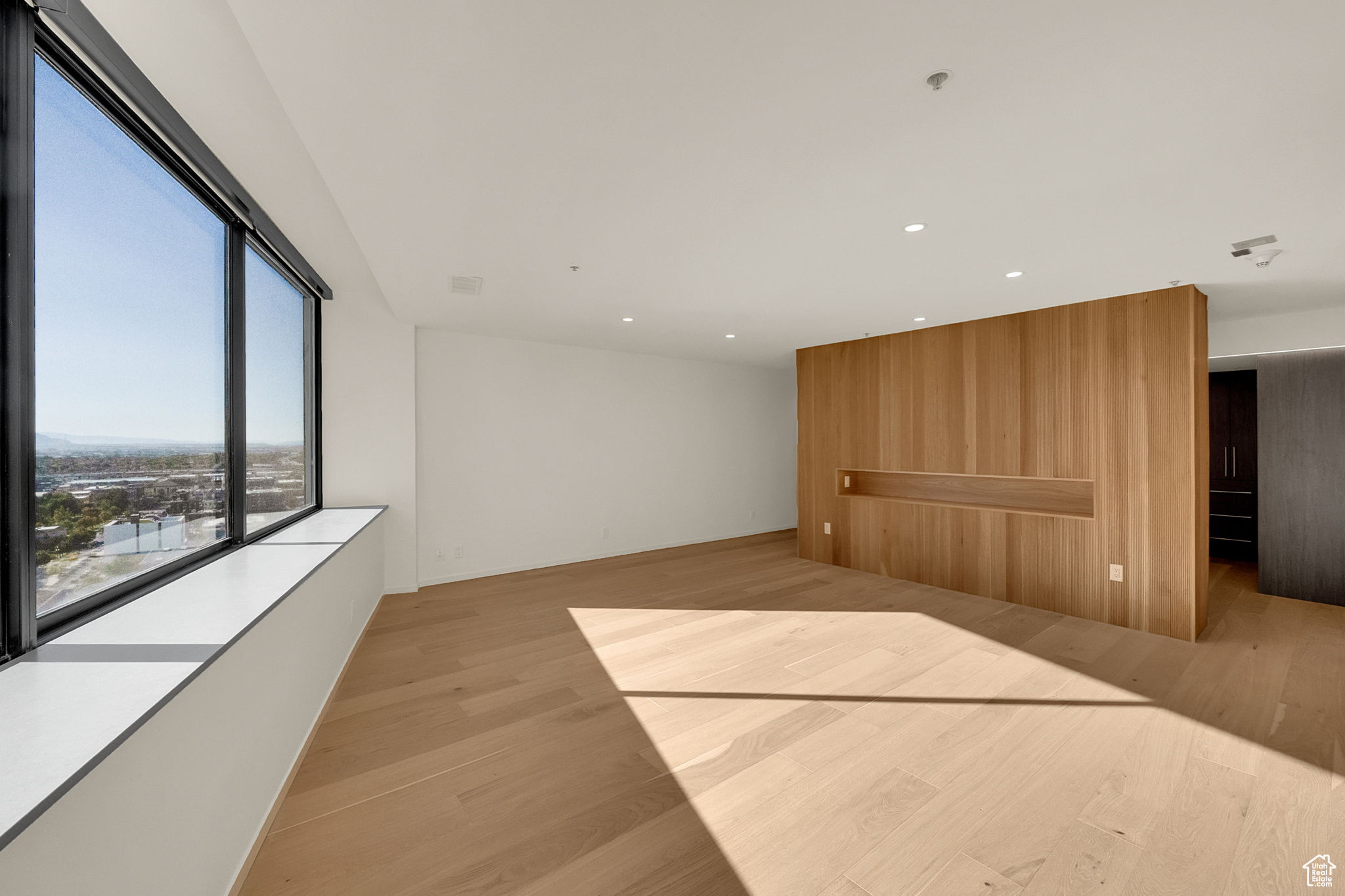 AMERICAN TOWERS - Residential