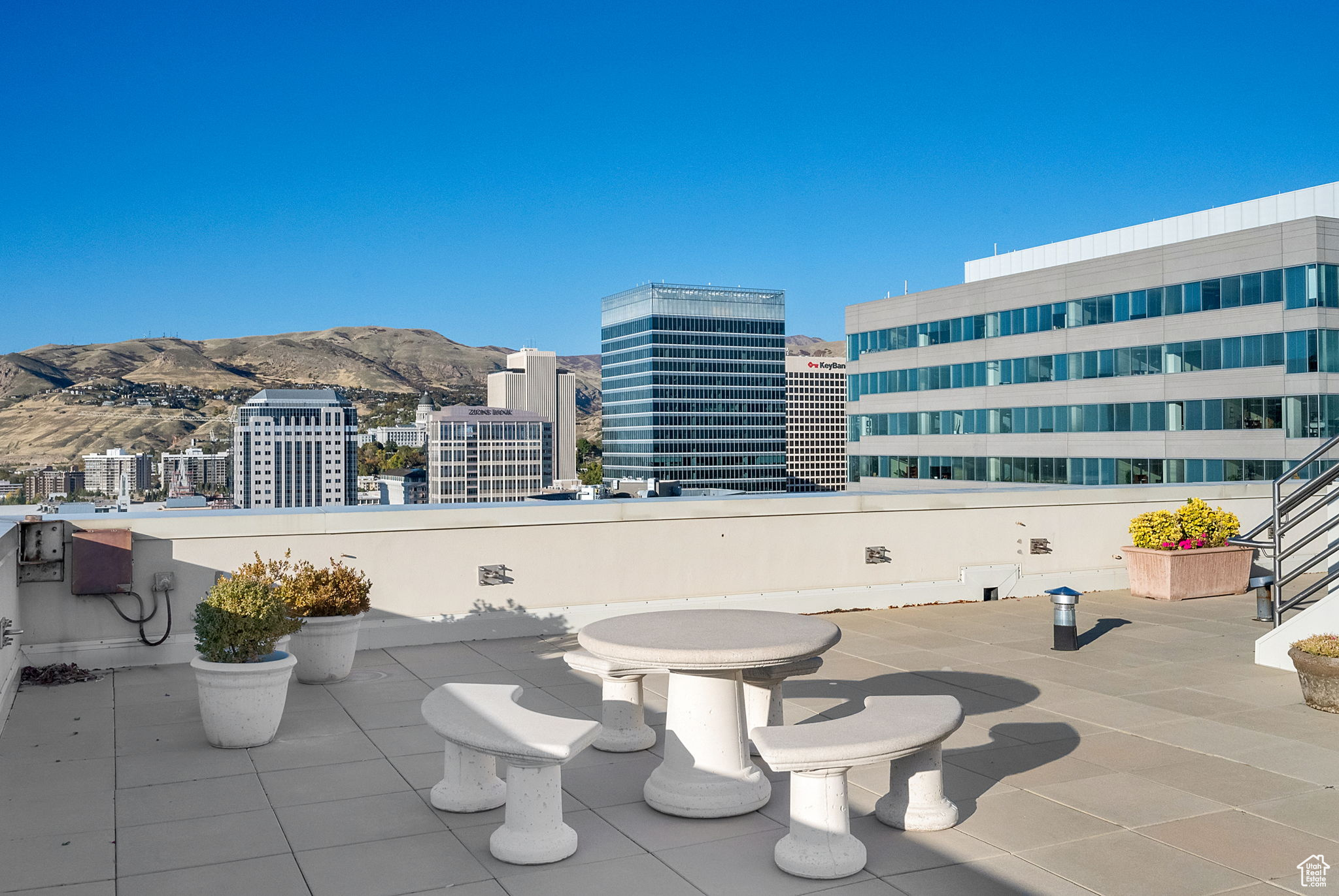 AMERICAN TOWERS - Residential