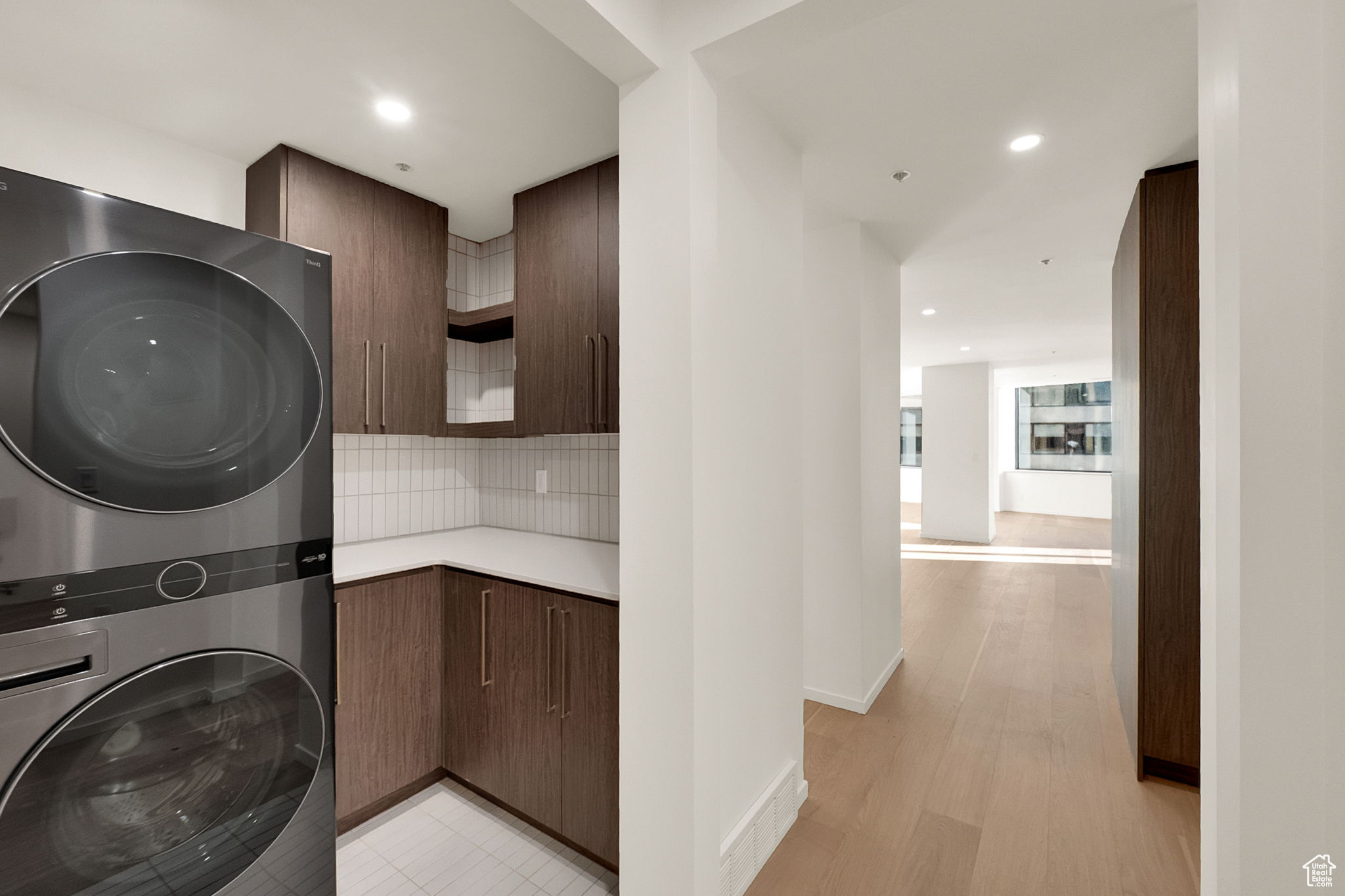 AMERICAN TOWERS - Residential