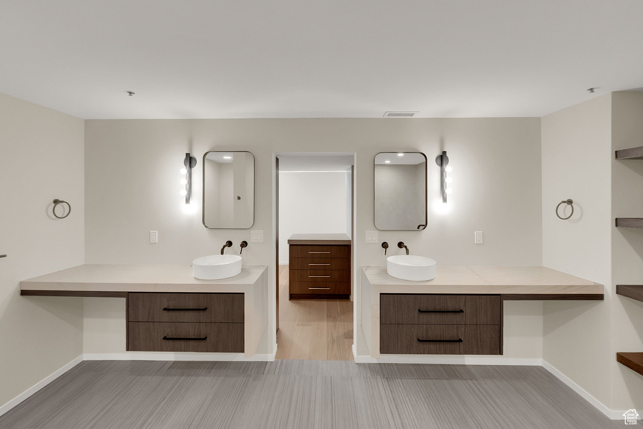 AMERICAN TOWERS - Residential