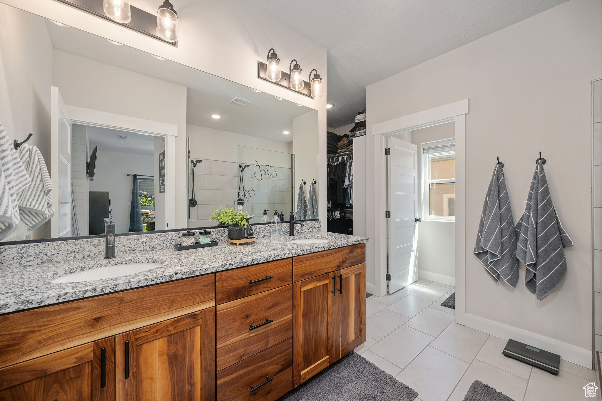 SUNSET CANYON ESTATES - Residential