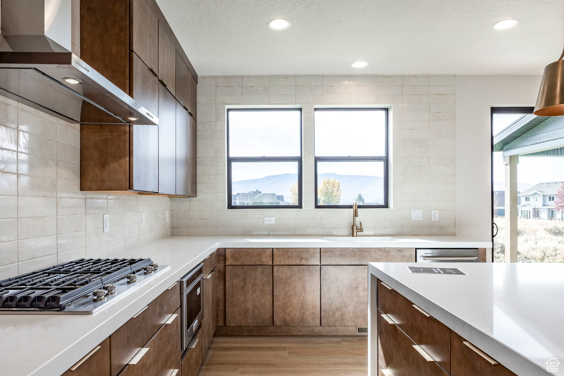 THE CROSSING - Residential