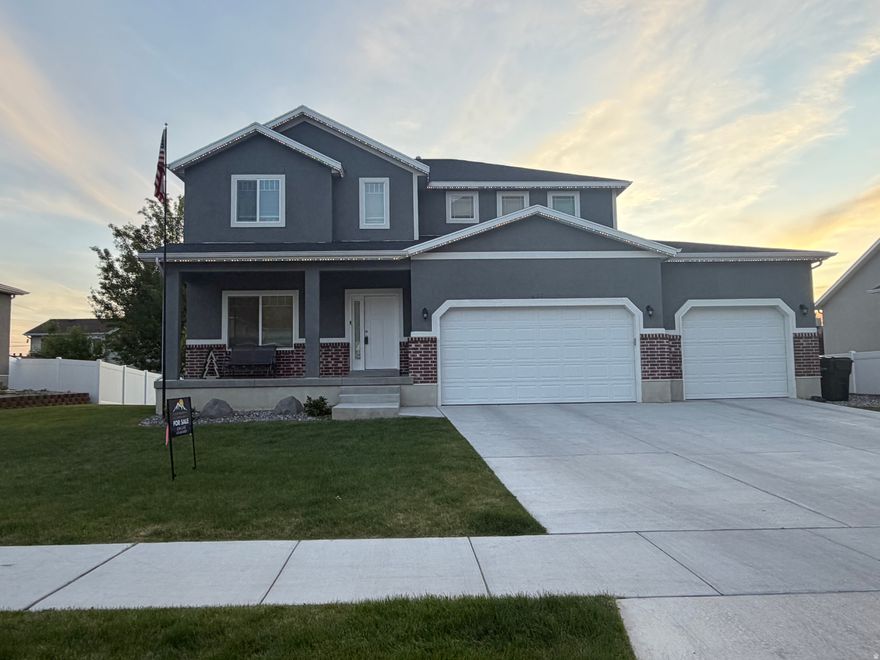 Welcome to this stunning nearly new home located on the northeast side of Springville. A rare opportunity in a beautiful new subdivision with breathtaking mountain views.  This home offers modern design, quality finishes, thoughtful functionality throughout.  This home features year around Holiday lighting.  Enjoy the convenience of fully completed landscaping, allowing you to move in and relax from day one. surrounded by newer homes and scenic views.  this Springville home offers delivers style, function, and location all in one.