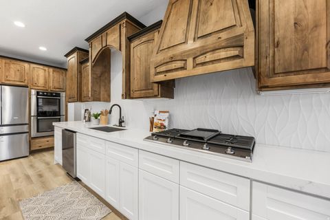 Tiny photo for 1753 W RYLIE ANN CIR, South Jordan, UT 84095 (MLS # 2123543)