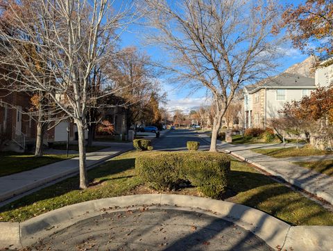 Tiny photo for 734 N HILLSDALE LN, Provo, UT 84606 (MLS # 2125672)