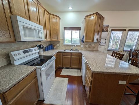 Tiny photo for 734 N HILLSDALE LN, Provo, UT 84606 (MLS # 2125672)