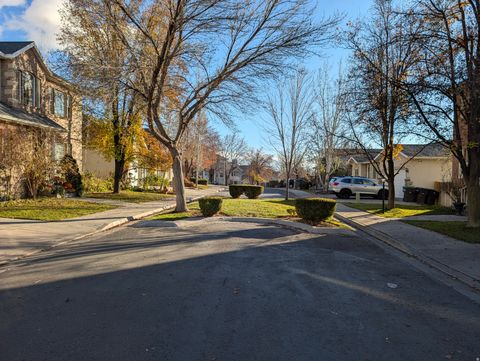Tiny photo for 734 N HILLSDALE LN, Provo, UT 84606 (MLS # 2125672)