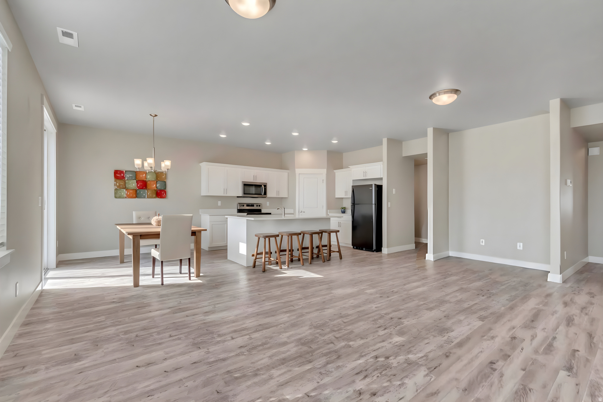 LAKEVIEW - Residential Income