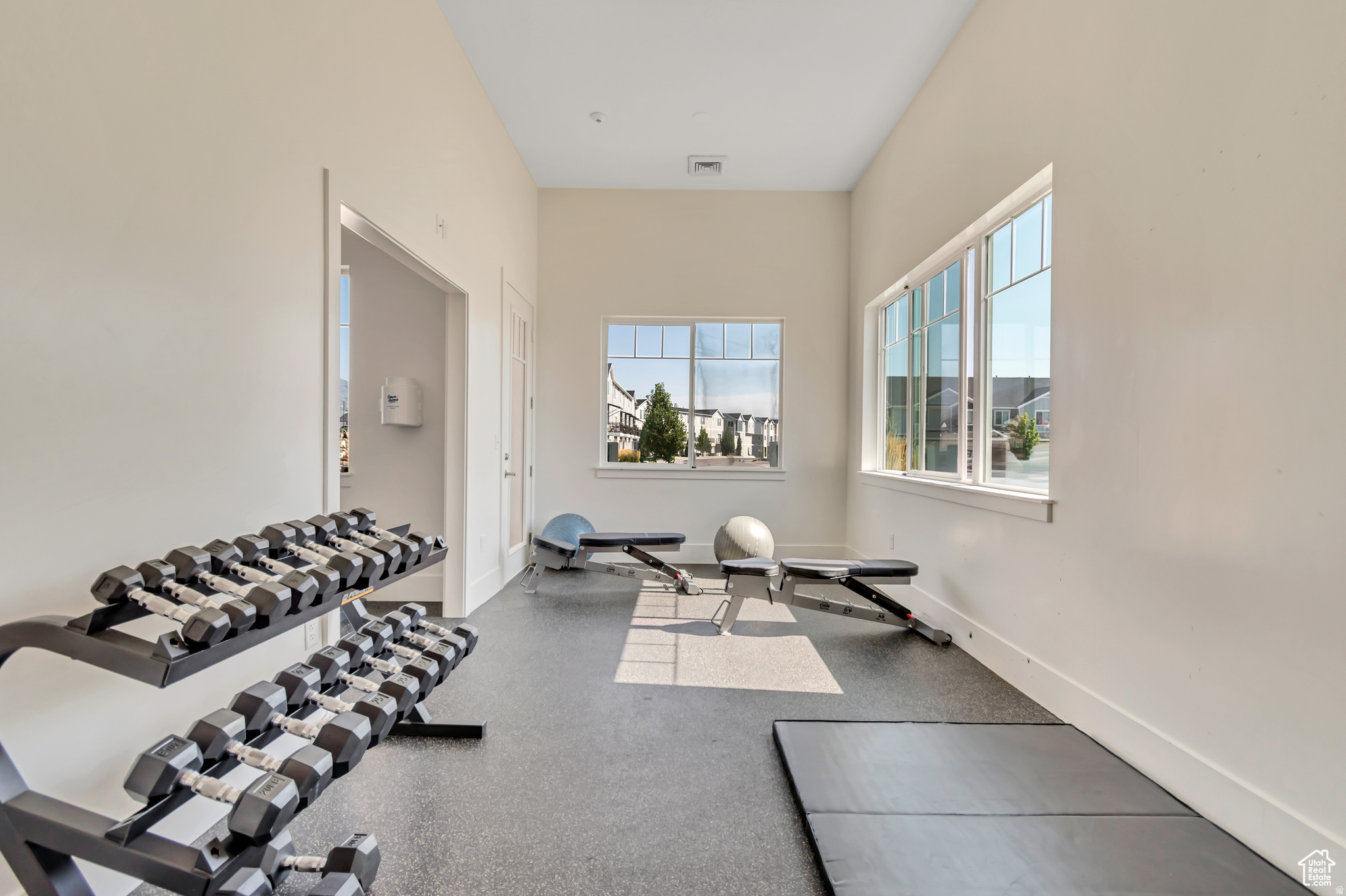 LAKEVIEW - Residential Income