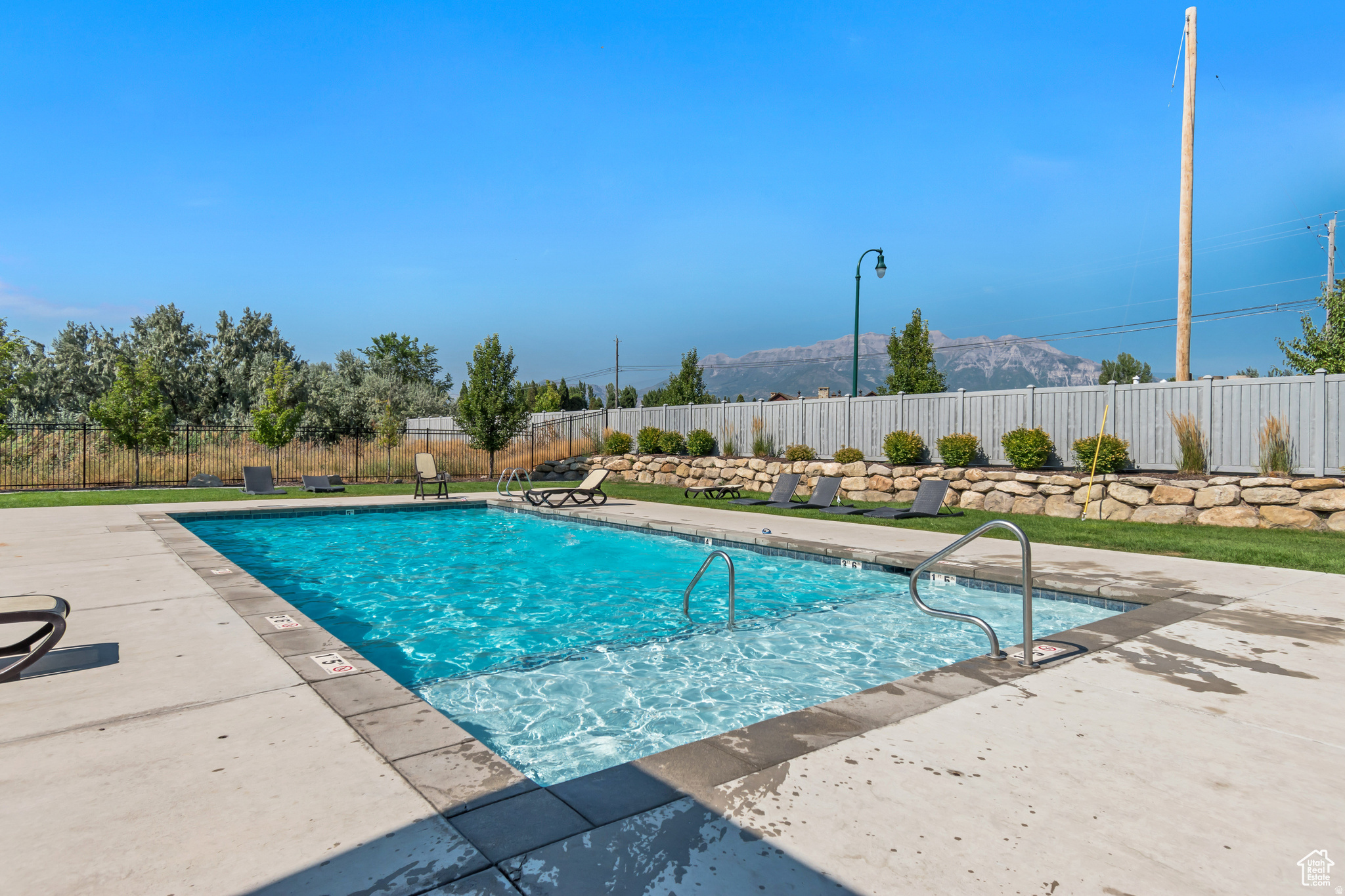 LAKEVIEW - Residential Income