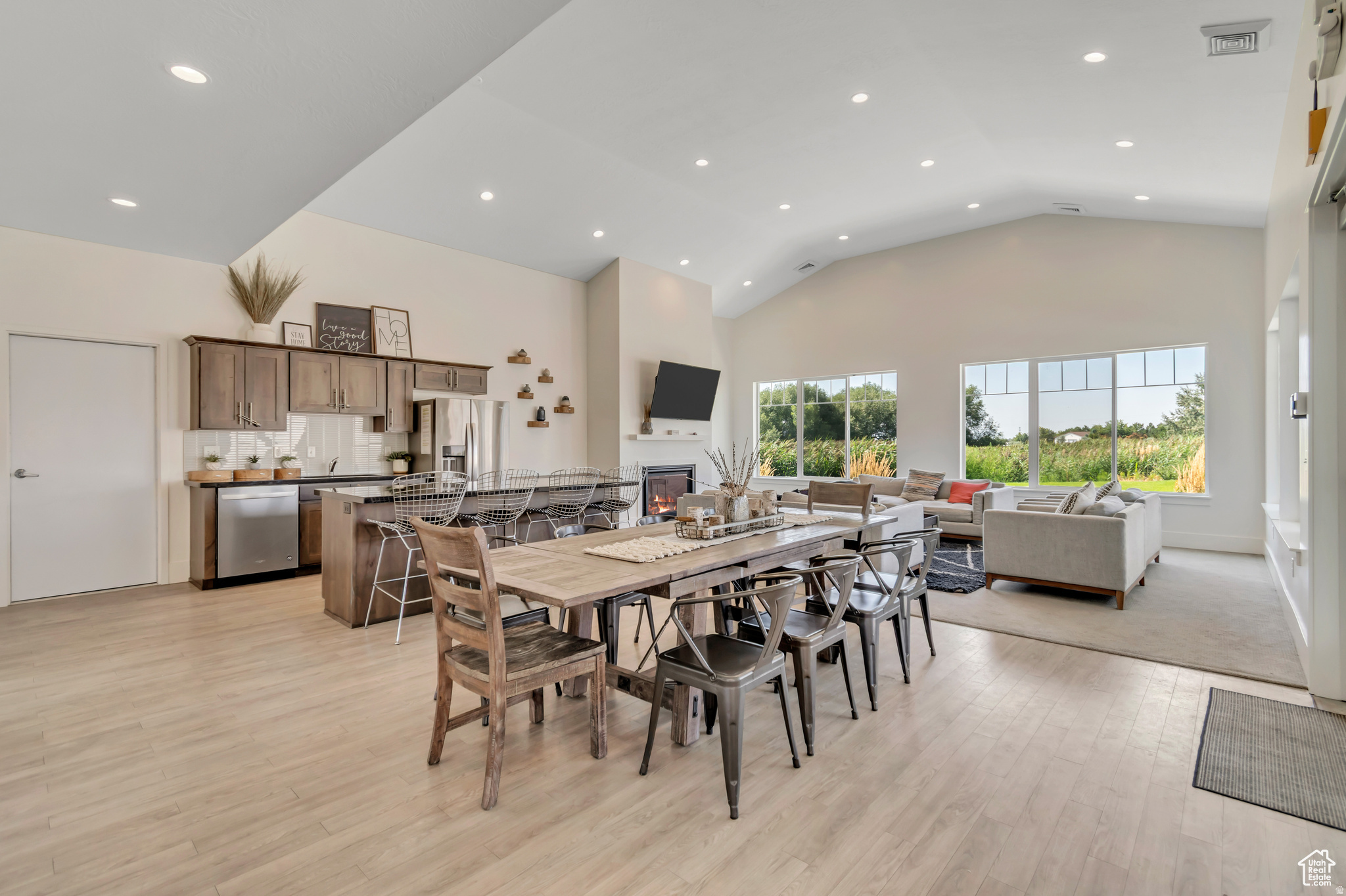 LAKEVIEW - Residential Income