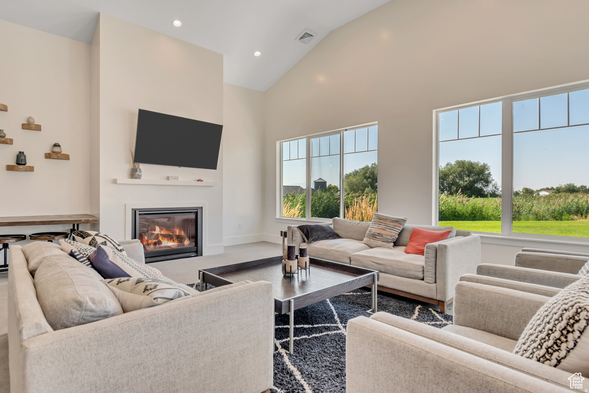 LAKEVIEW - Residential Income