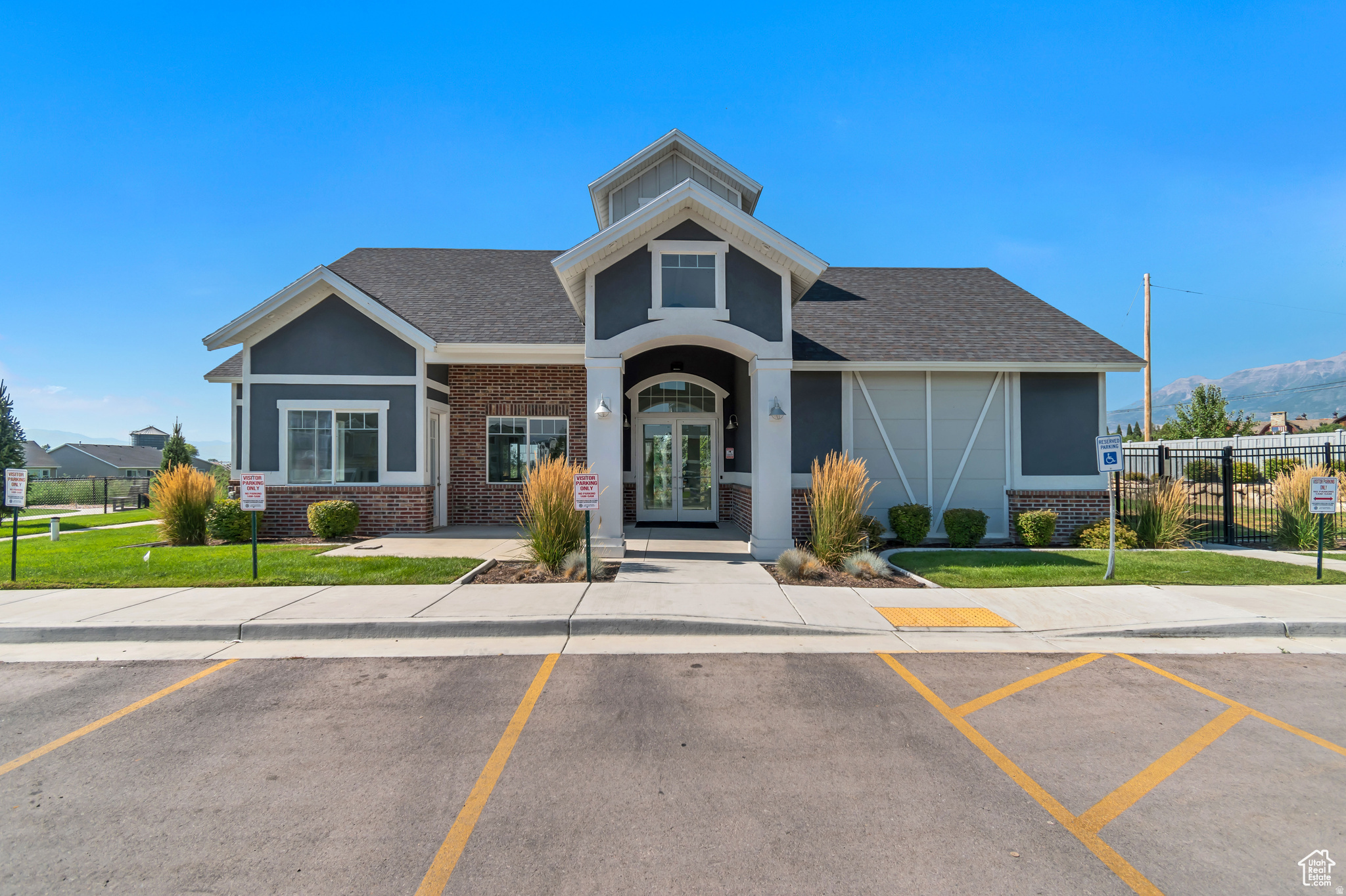 LAKEVIEW - Residential Income