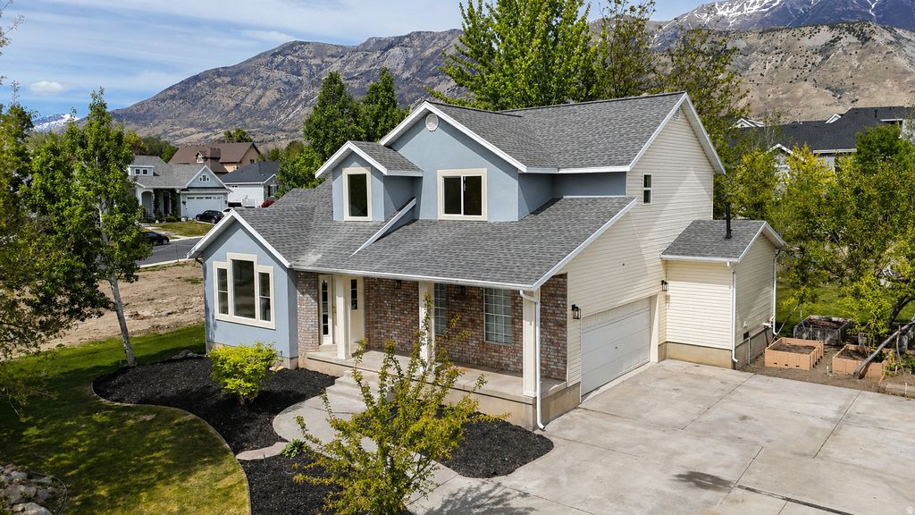 Photo of 795 S LOCUST AVE, Pleasant Grove, UT 84062 (MLS # 2153734)