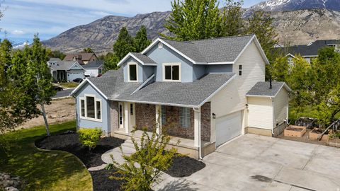 Photo of 795 S LOCUST AVE, Pleasant Grove, UT 84062 (MLS # 2153734)
