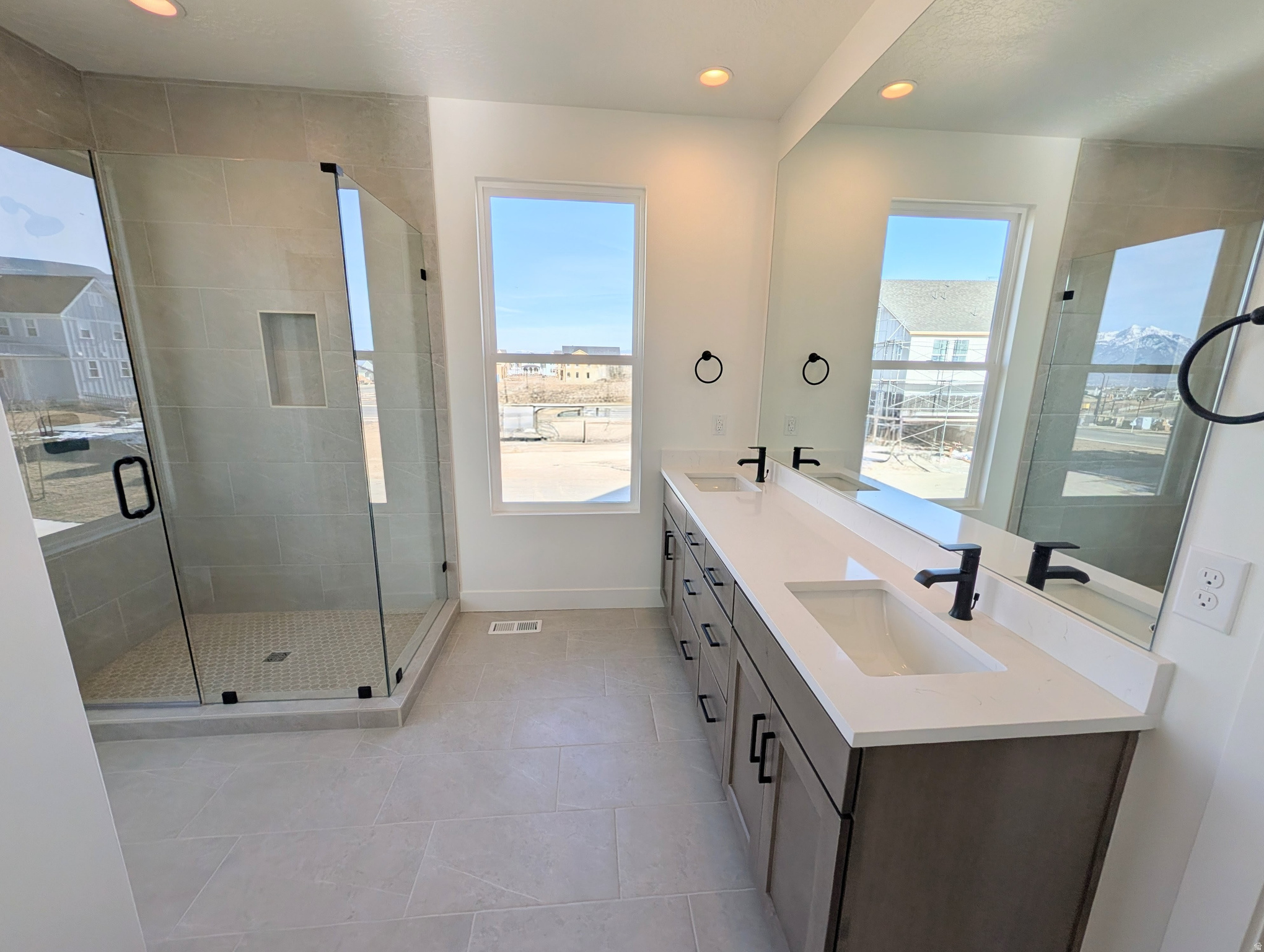 DAYBREAK - Residential